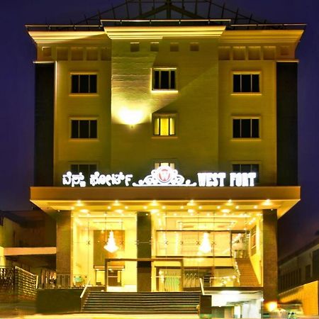 West Fort Hotel Бангалор Экстерьер фото